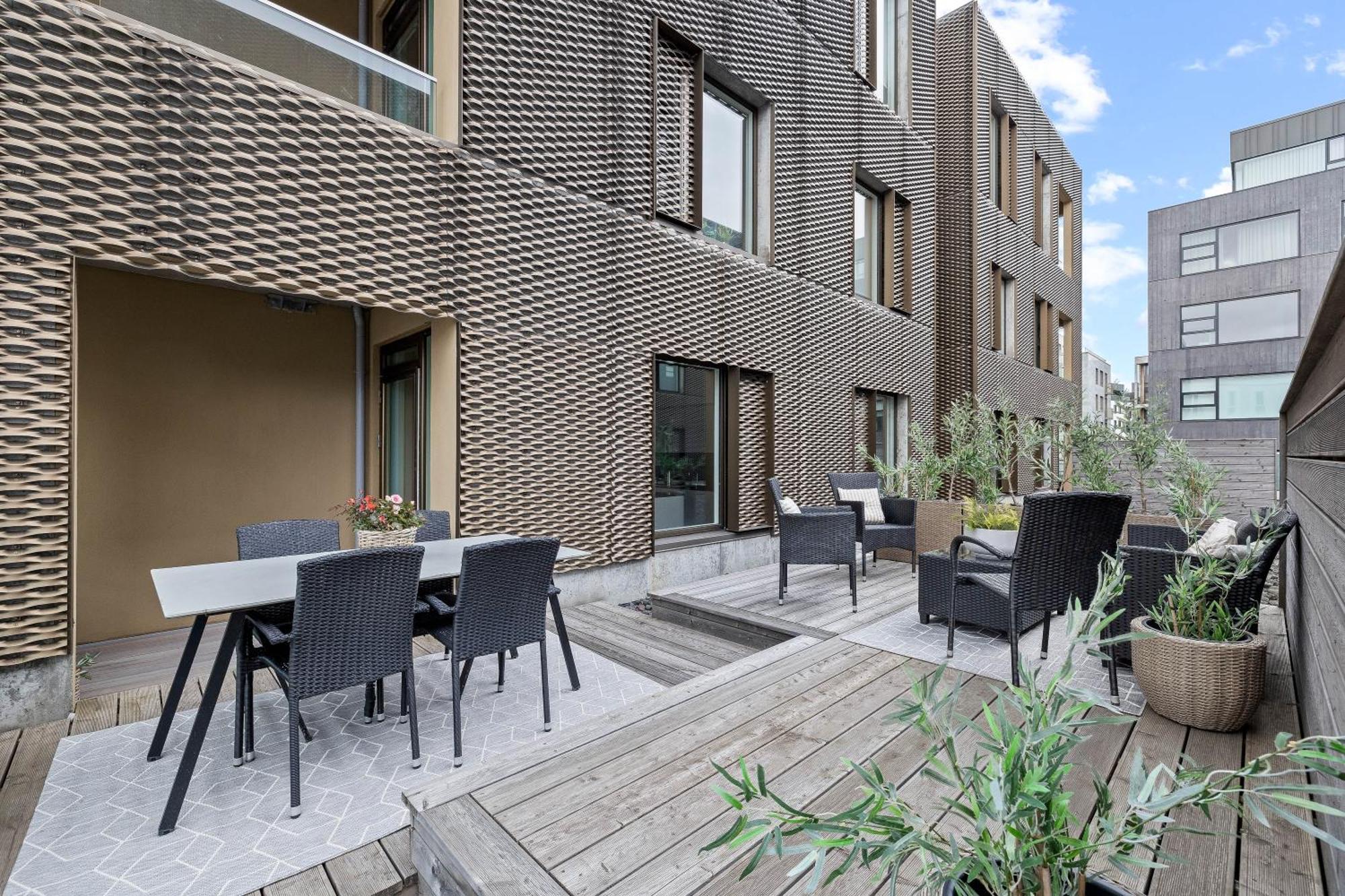 Vibrant Hafnatorg I Spacious Property With Expansive Garage Reykjavik Exterior photo