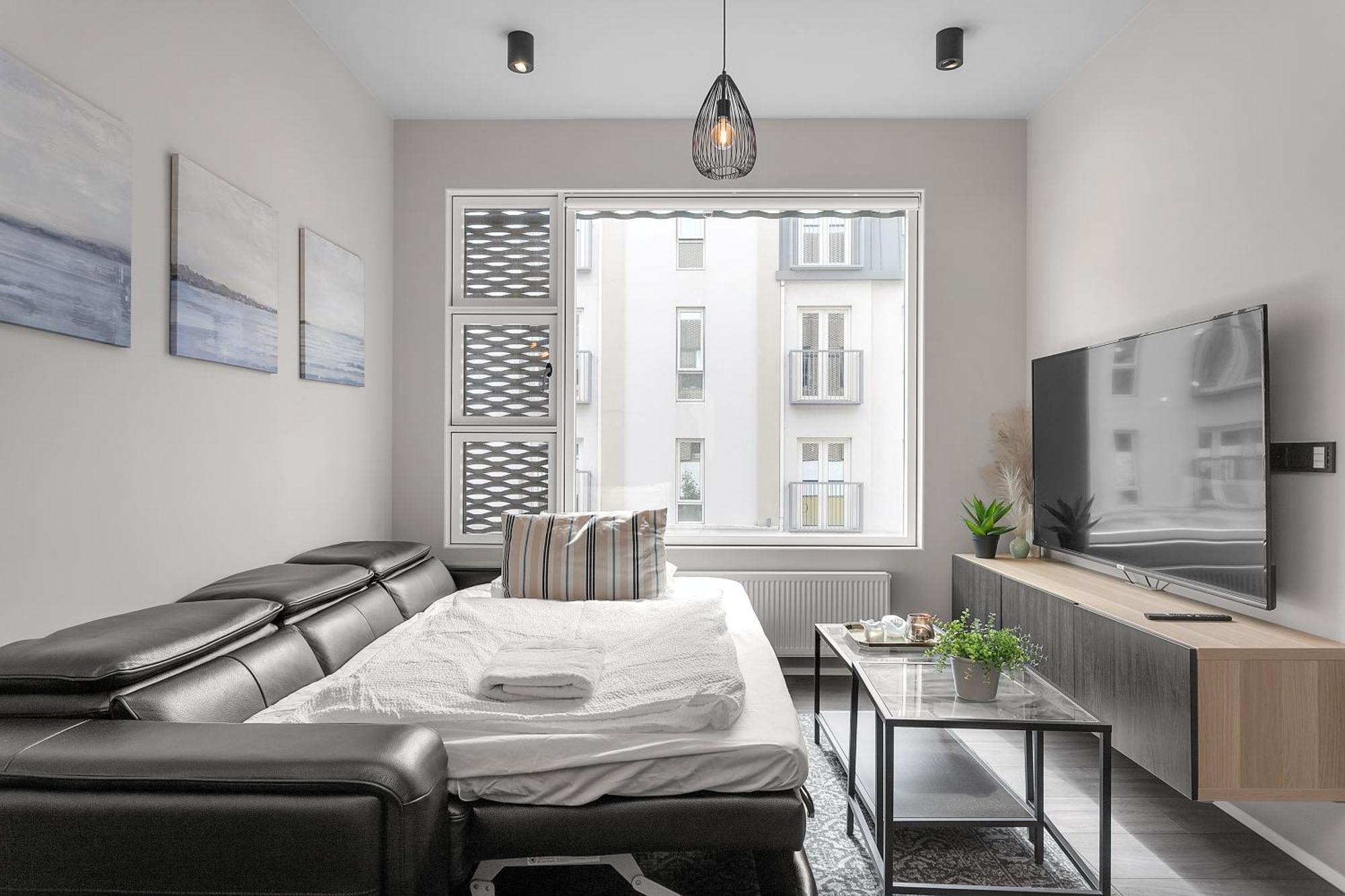 Vibrant Hafnatorg I Spacious Property With Expansive Garage Reykjavik Exterior photo