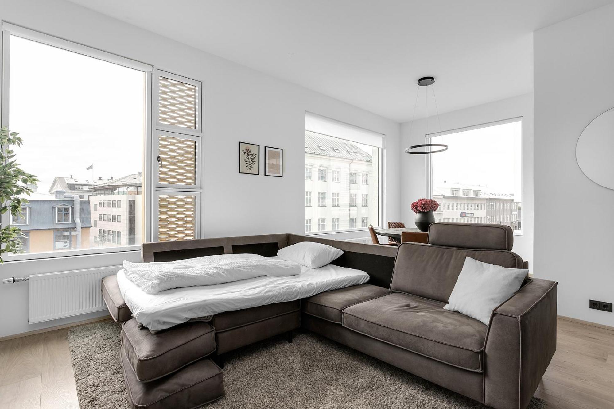 Vibrant Hafnatorg I Spacious Property With Expansive Garage Reykjavik Exterior photo