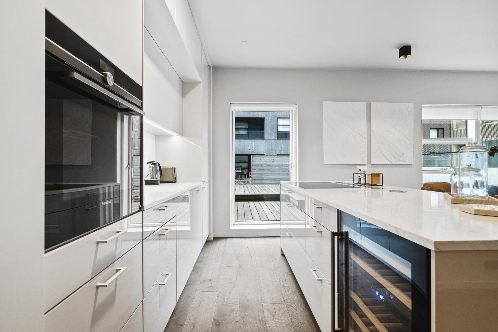 Vibrant Hafnatorg I Spacious Property With Expansive Garage Reykjavik Exterior photo