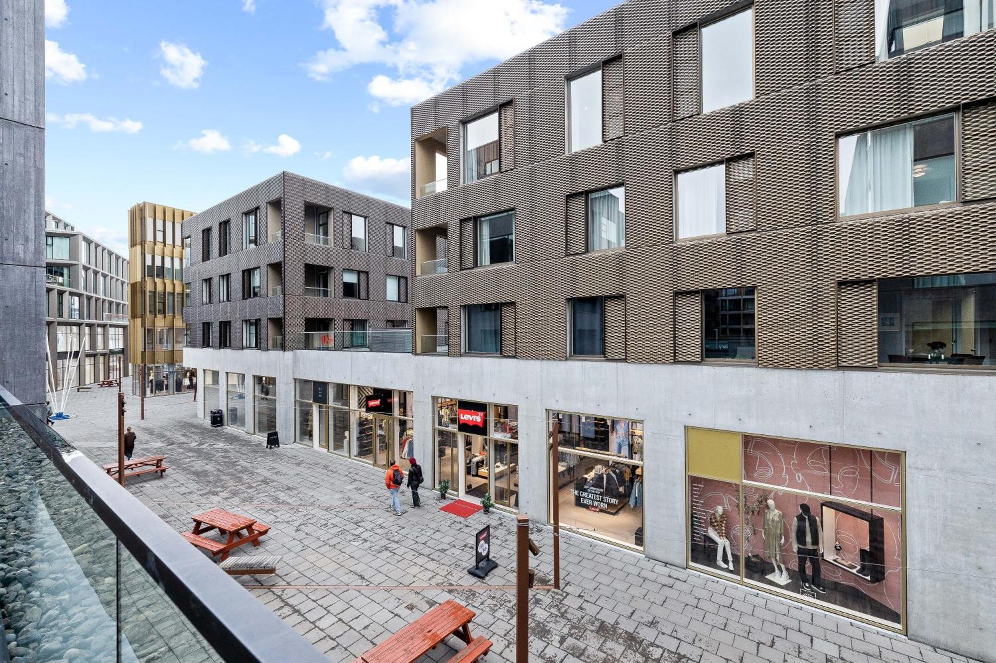 Vibrant Hafnatorg I Spacious Property With Expansive Garage Reykjavik Exterior photo