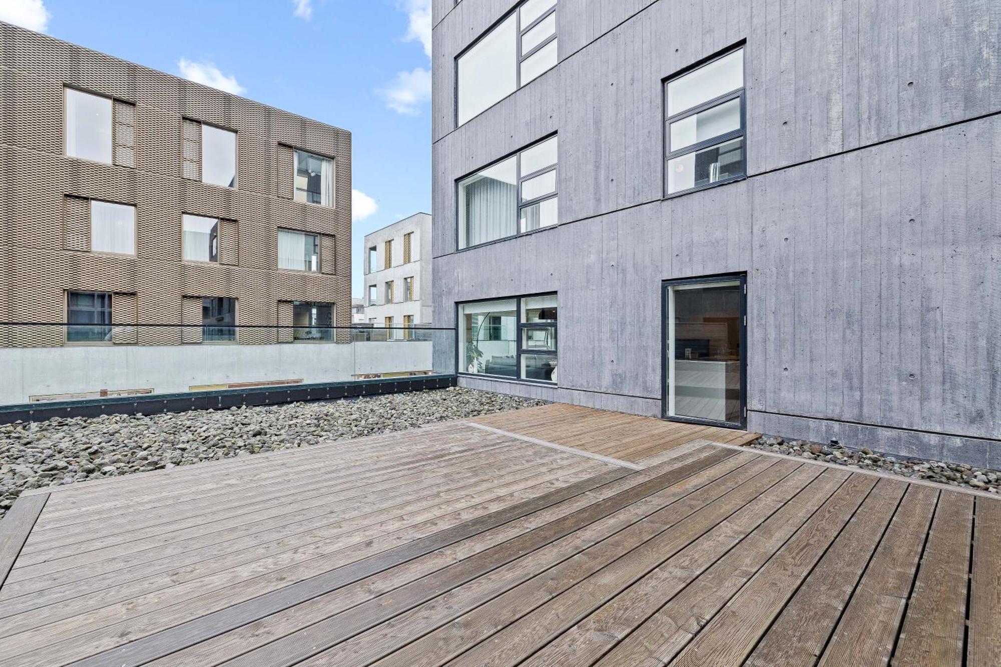 Vibrant Hafnatorg I Spacious Property With Expansive Garage Reykjavik Exterior photo