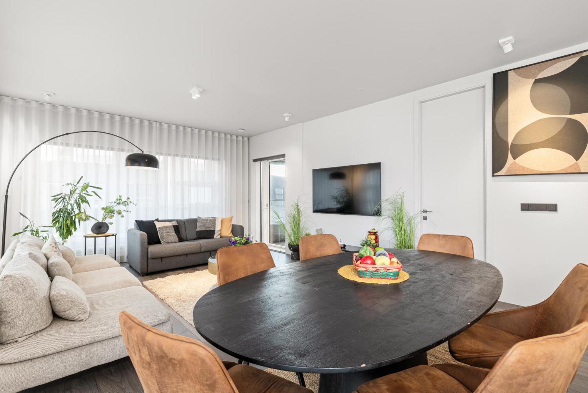 Vibrant Hafnatorg I Spacious Property With Expansive Garage Reykjavik Exterior photo